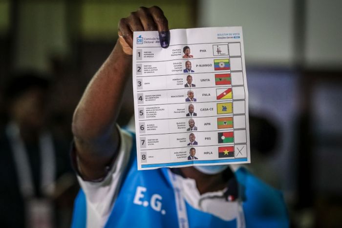 Disputa de votos está renhida e "é prematuro MPLA cantar vitória", diz analista político