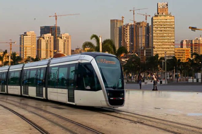 Coisas da Vida em Angola, a banca, o Metro e a miséria
