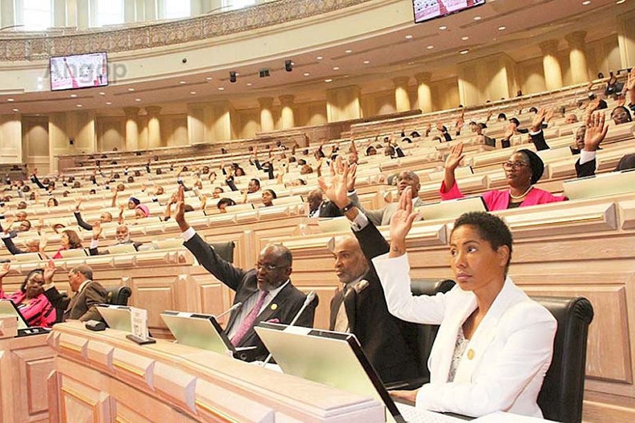 Maioria do MPLA aprova lei de Segurança Nacional e UNITA questiona "zonas cinzentas"