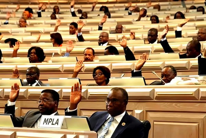 Parlamento aprova nova composição da comissão eleitoral com votos favoráveis do MPLA