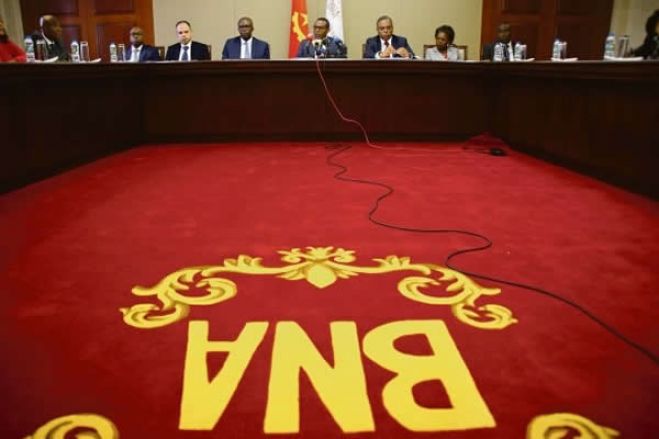 BNA aperta o cerco aos bancos e impõe novas regras rígidas de controlo e transparência