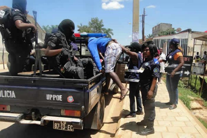 Detidos seis pastores e três moto-taxistas em Angola por "desobediência" - polícia