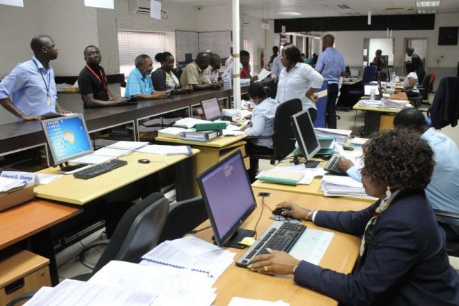 Função pública angolana chega a 437 mil trabalhadores e custa 266,8 milhões de dólares mensais