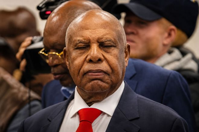 “O MPLA manda em Angola e Higino Carneiro está a provar do próprio veneno” - Carlos Rosado de Carvalho