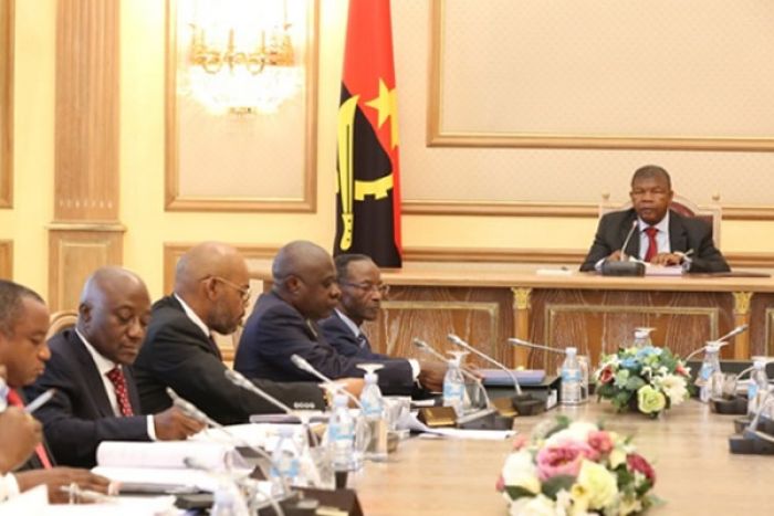 Remodelação governamental em Angola "pouco útil" na vida do povo - analista