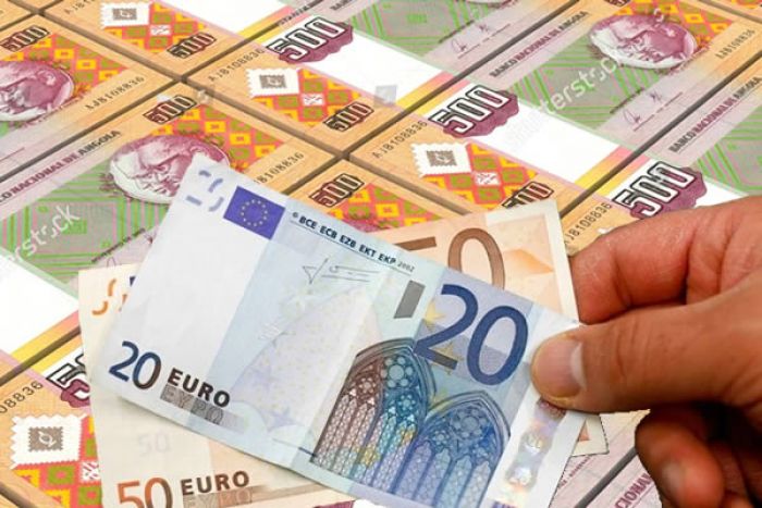 Kwanza angolano sofre nova desvalorização em abril e já perdeu quase 32% face ao euro