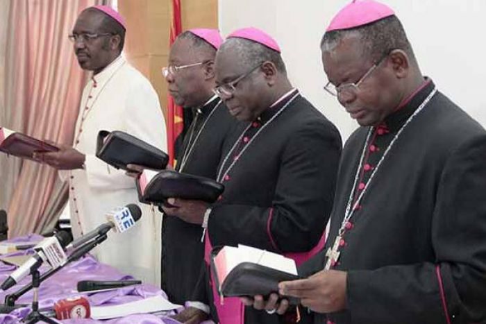 Igreja católica diz que tentativa de destituição do PR é assunto dos políticos e não vincula a igreja