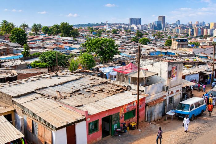Crescimento demográfico e falta de planeamento agravam crise da habitação em Angola - OAA