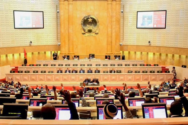 Parlamento angolano aprova Código de Disciplina Militar ajustado à Constituição