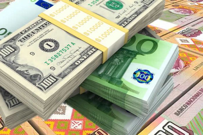 Kwanza com ligeira desvalorização face ao euro e ao dólar