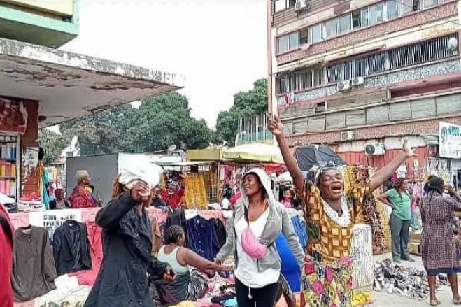 Morte de José Eduardo dos Santos agita ruas de Luanda - Zungueiras choram "Zedú"