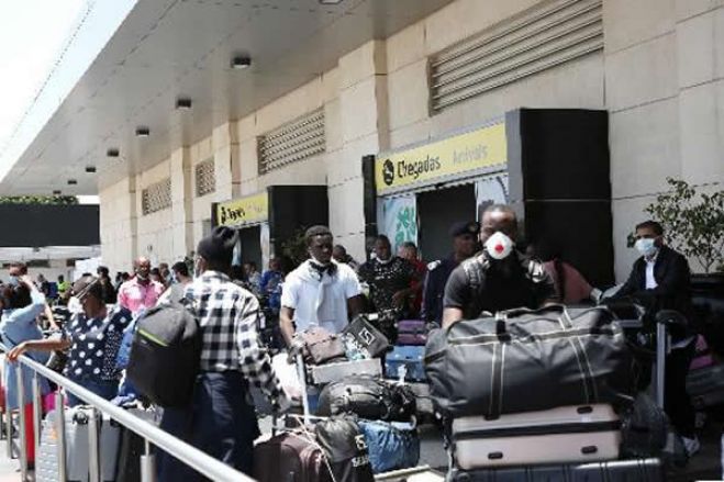 Covid-19: Cerca de 150 angolanos provenientes de Cuba colocados em quarentena