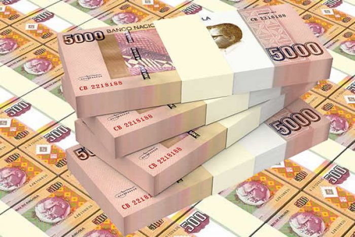 Autoridades recuperam 135 milhões de kwanzas nos escombros de prédio que desabou em Luanda