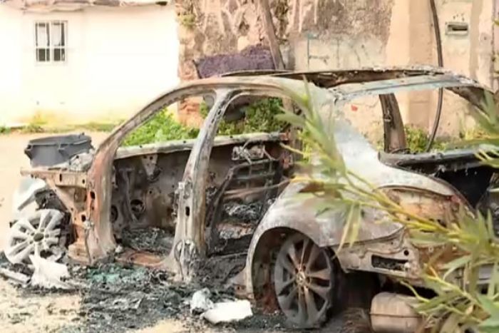 Encontrado carro carbonizado, suspeito de pertencer à 'Máfia Angolana' que executou homem