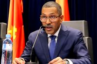 Ministro defende fim das subvenções aos combustíveis e propõe medidas compensatórias em Angola