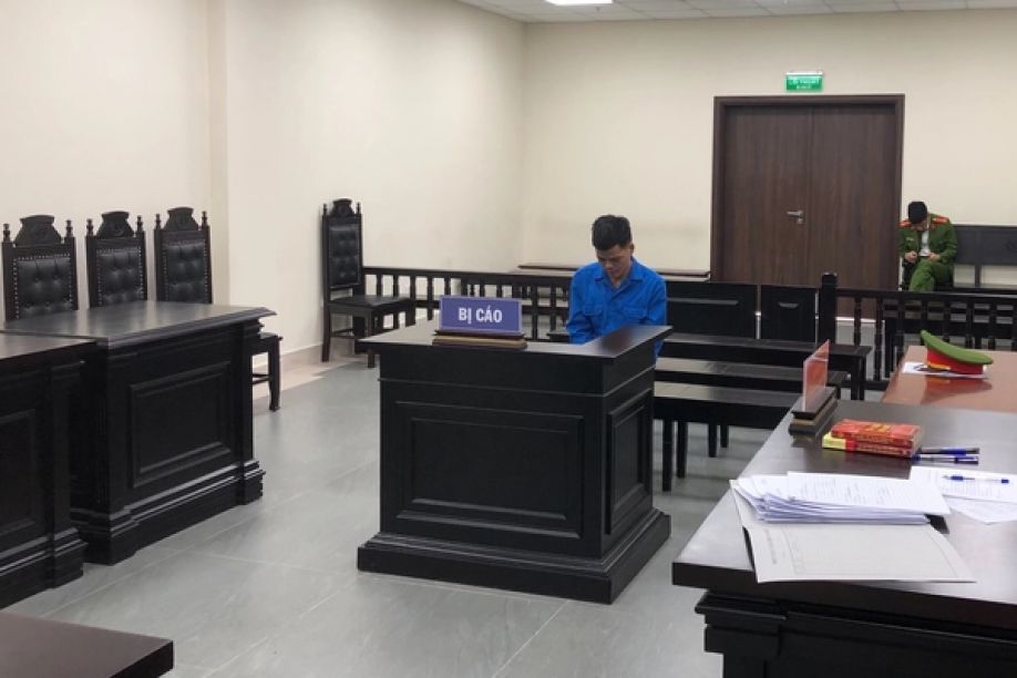Vietnamita condenado a 12 anos de prisão por trafico de chifres de rinoceronte e marfim em Angola